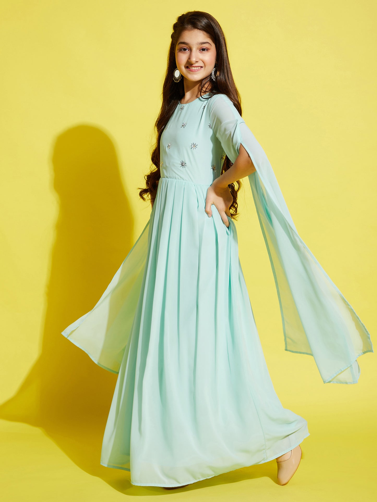 Girls Embroderied Cape Slevees Maxi Ethnic Dress