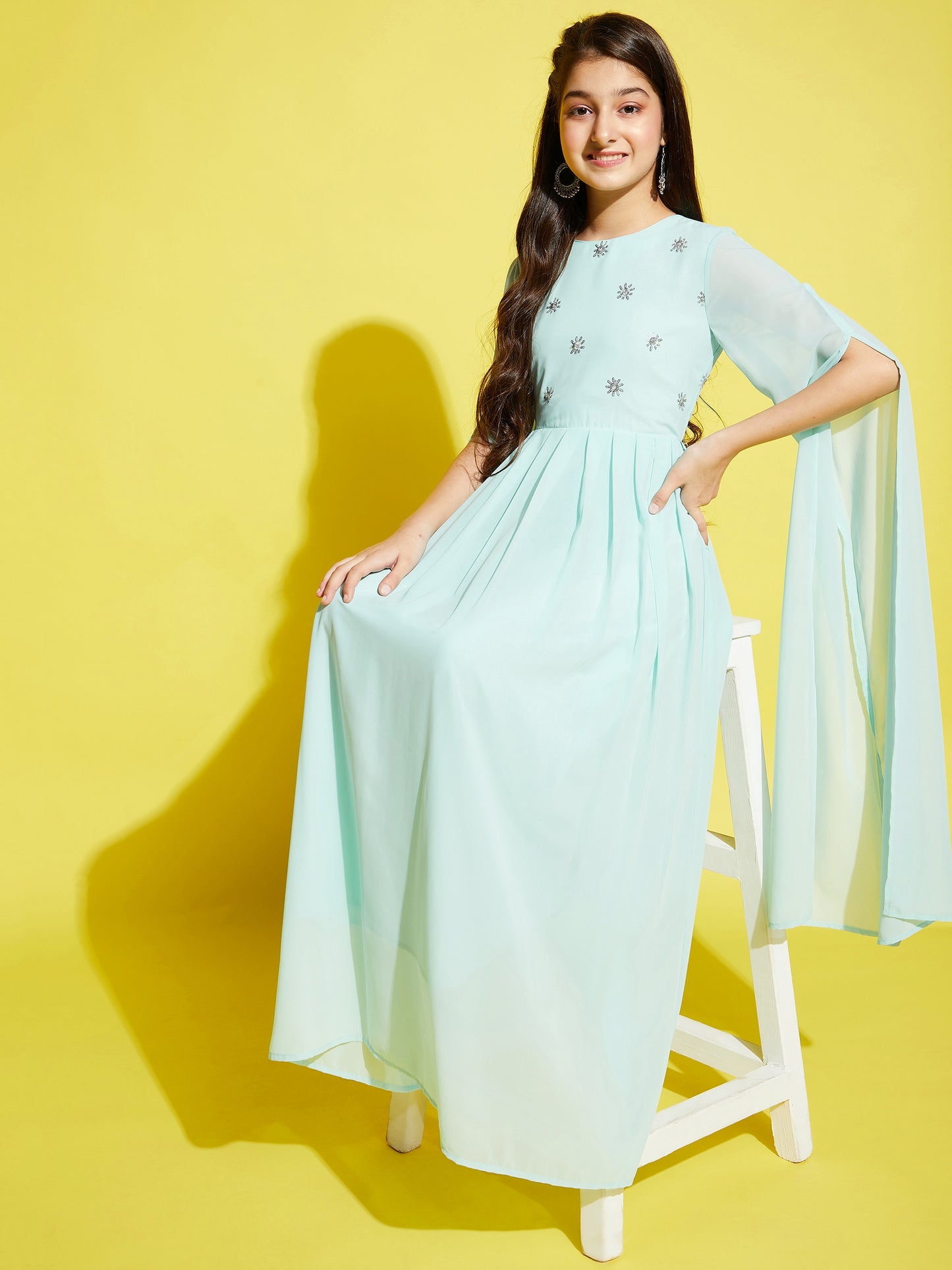 Girls Embroderied Cape Slevees Maxi Ethnic Dress