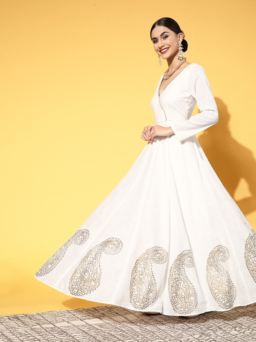 Women Classic White Ethnic Motifs Swirling Volume Dress