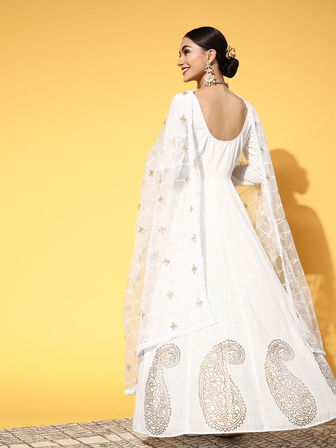 Women Classic White Ethnic Motifs Swirling Volume Dress