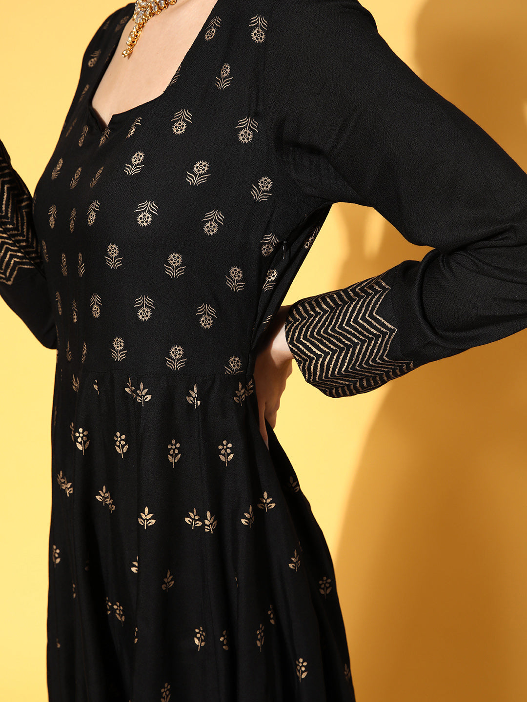 Black Ethnic Motifs Swirling Volume Dress