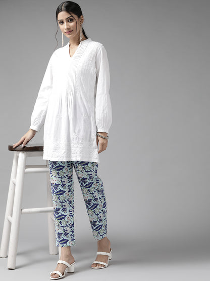 Women Blue & Green Cotton Floral Printed Comfort Fit Trousers